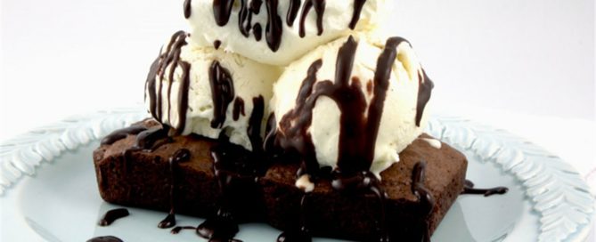 brownie with vanilla ice cream